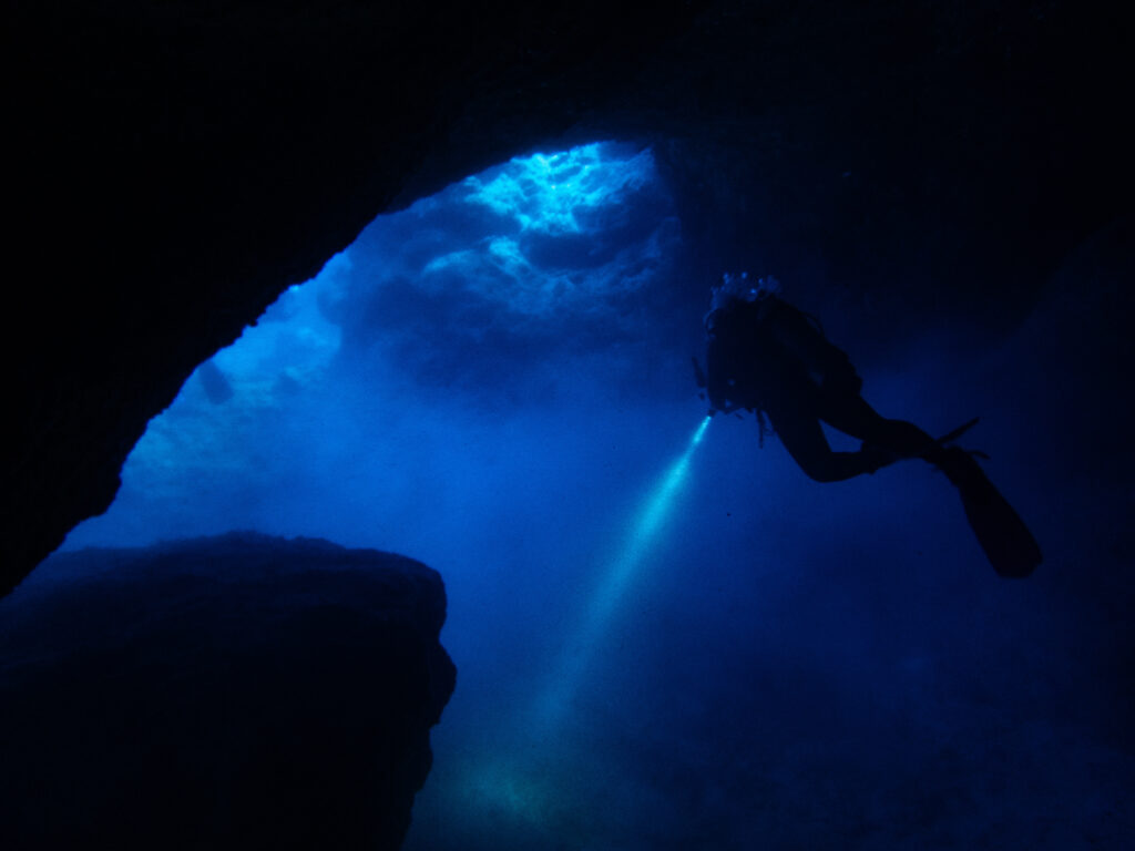 Spooky cave - Niue