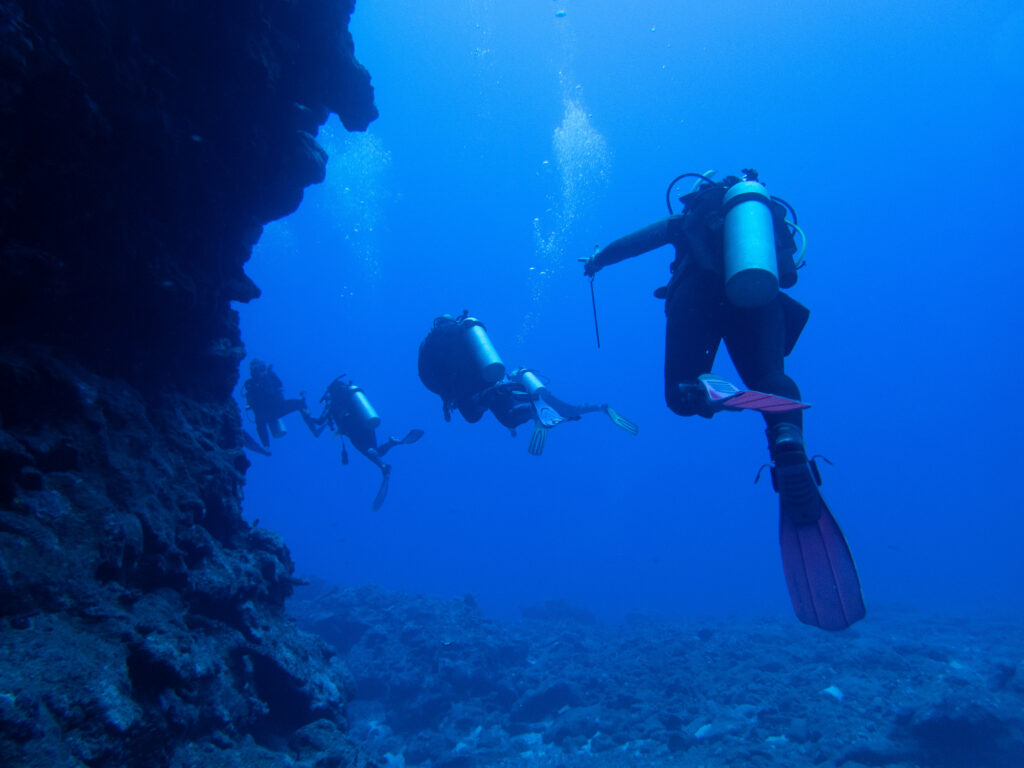 Single file - Niue